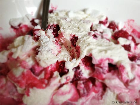 Himbeeren Mit Baiser Als Nachtisch Eignen Sich Wunderbar Fur Gaste