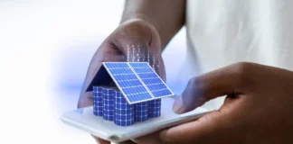 Wer seine Photovoltaikanlage mit einem Batteriespeicher ergänzt, kann auch nachts von der Energieeinspeisung profitieren