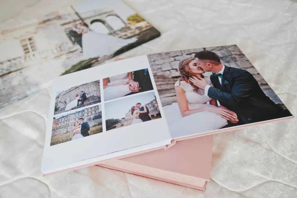 Ein Hochzeitsalbum erstellen ist eine Möglichkeit, schöne Erinnerungen stilvoll zu bündeln und sie immer wieder abzurufen