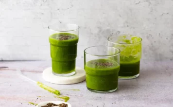 Ein grüner Smoothie steckt voller Vitamine und unterstützt die körpereigene Entgiftung
