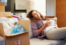 Der Umzug in eine kleinere Wohnung verlangt in der Regel, dass man sich von einigen Dingen trennt